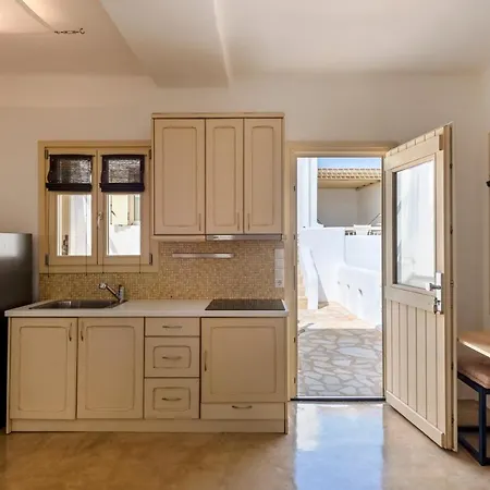 1 Bedroom Cycladic House @ For 4 * Naousa (Paros)